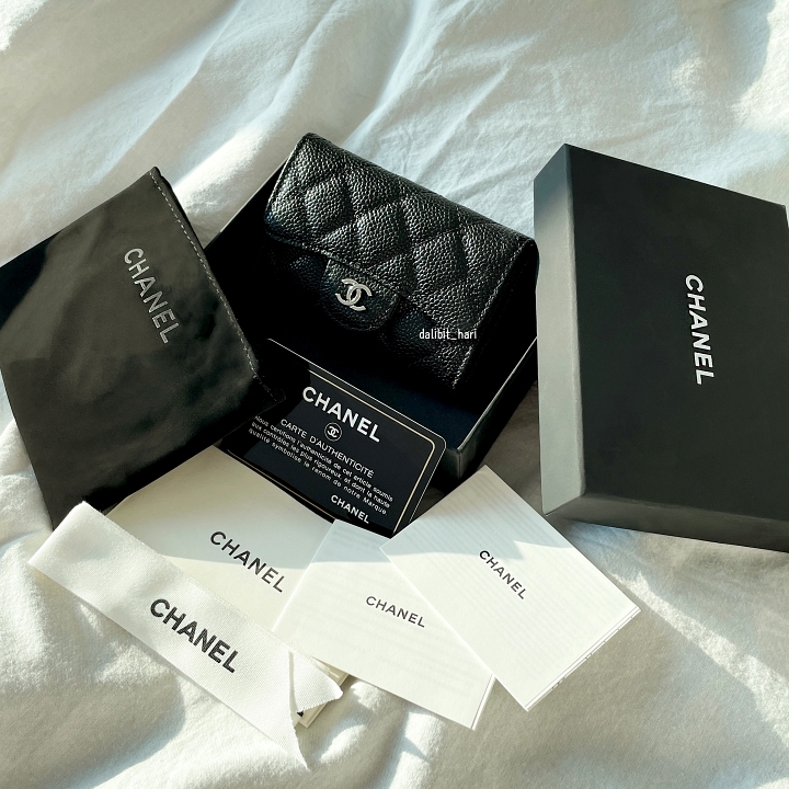 [국내배송] 샤넬 클래식 플랩 카드지갑 캐비어 은장