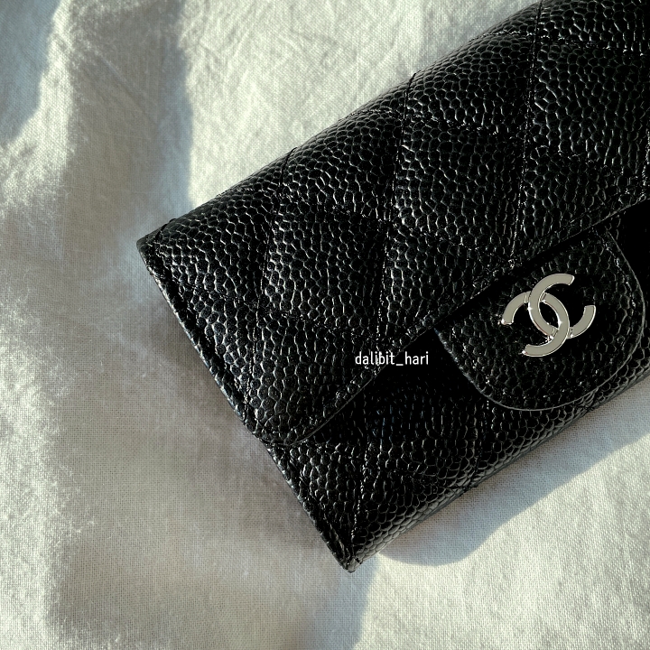 샤넬 클래식 플랩 카드지갑 캐비어 은장(3)