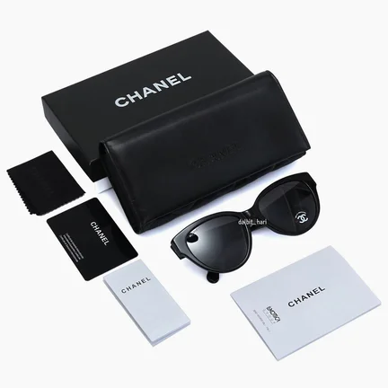 [국내배송] 샤넬 하트 로고 선글라스 블랙